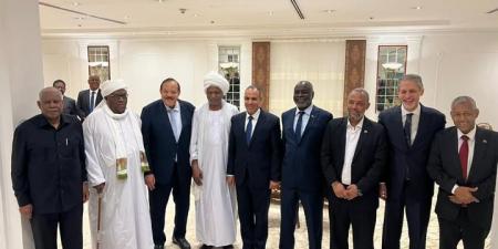 وزير الخارجية والهجرة يلتقي مجموعة من الوزراء السودانيين