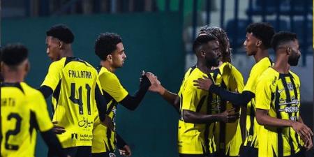 شاهد.. اتحاد جدة يطارد الهلال على قمة دوري روشن بثنائية في الشباب