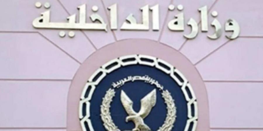 الداخلية تكشف ملابسات فيديو يتضمن قيام قائد جرار بإلقاء مُخلفات الصرف الصحى بأحد المجارى المائية بالشرقية