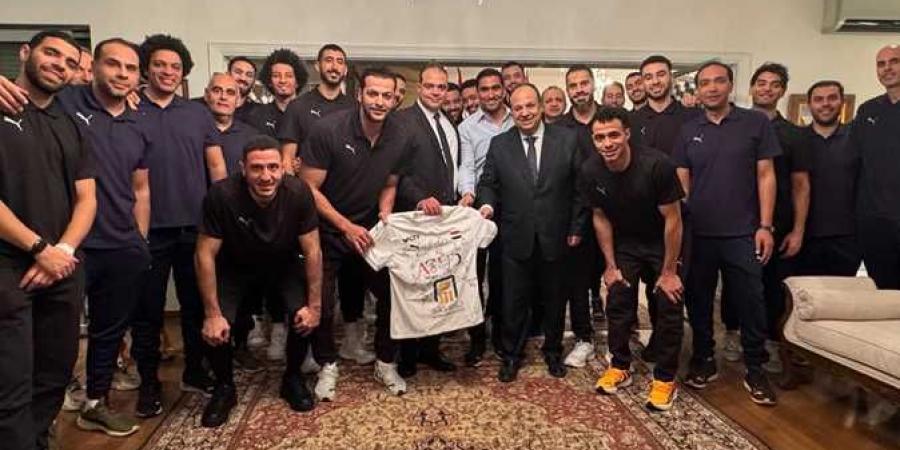 سفير مصر بكرواتيا يستقبل بعثة منتخب اليد قبل انطلاق بطولة العالم