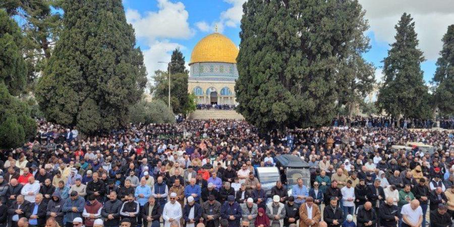 نحو 60 ألف فلسطيني يؤدون صلاة الجمعة في المسجد الأقصى