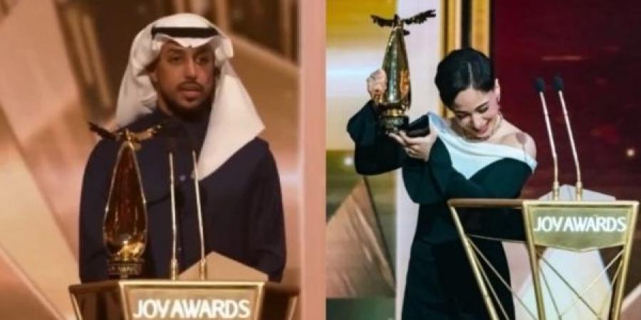 الدوسري وهتان سيف يتوجان بجائزة "الرياضي المفضل" في حفل "joy awards"