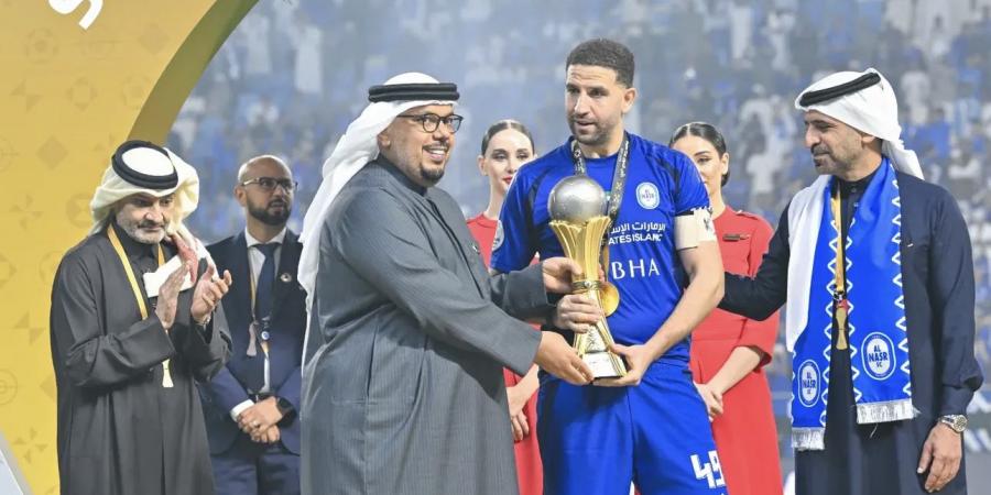 النصر ينهي عقد نجمه المغربي عادل تاعرابت