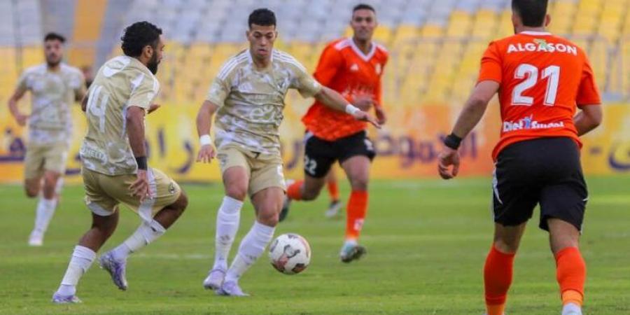 تعادل الأهلي يفتح الباب أمام الزمالك لتصدر الدوري