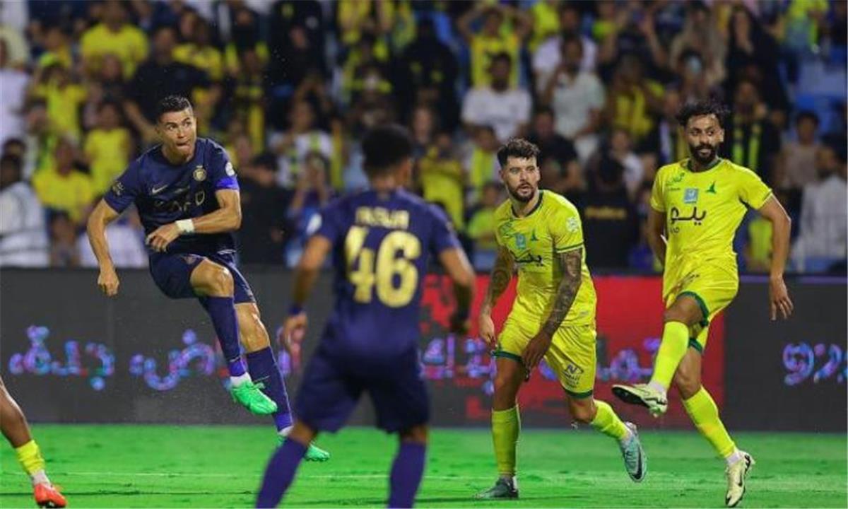 تشكيل مباراة النصر والخليج في الدوري السعودي.. موقف رونالدو ومحمد شريف