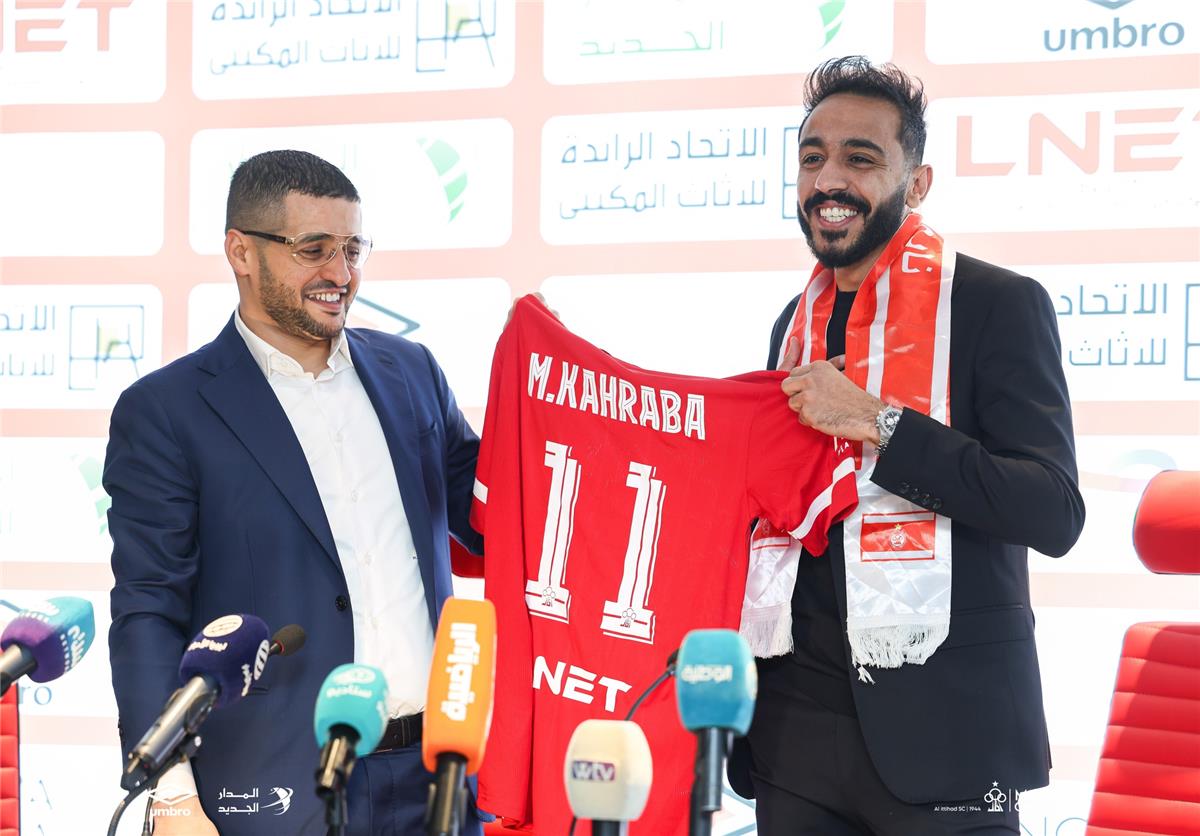 في مؤتمر صحفي.. كهربا يوقع عقود انضمامه إلى الاتحاد الليبي